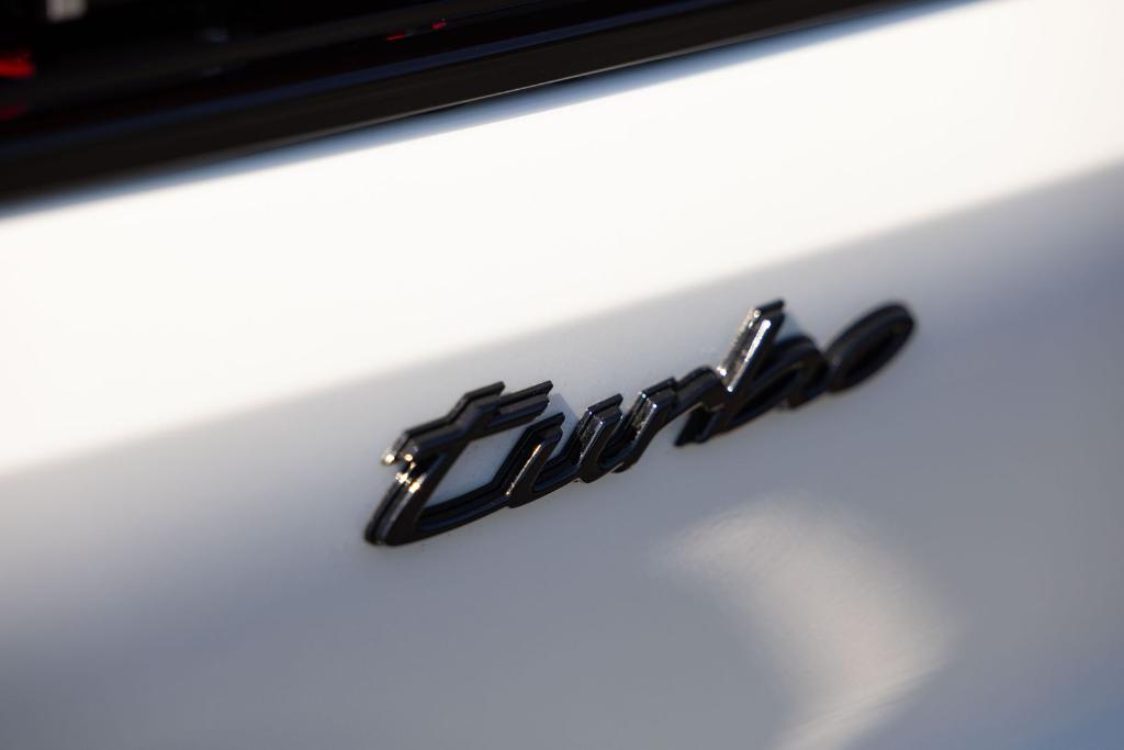 صورة مصغرة 35 لـ 2025 Porsche CAYENNE TURBO