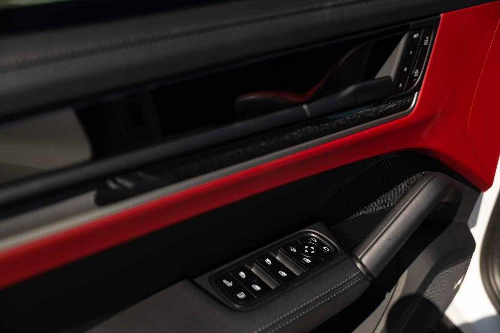 صورة مصغرة 24 لـ 2025 Porsche CAYENNE TURBO