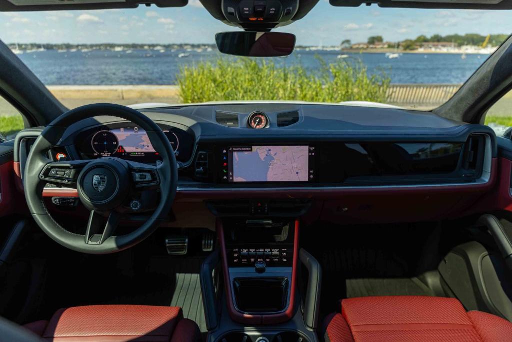 صورة 14 لـ 2025 Porsche CAYENNE TURBO