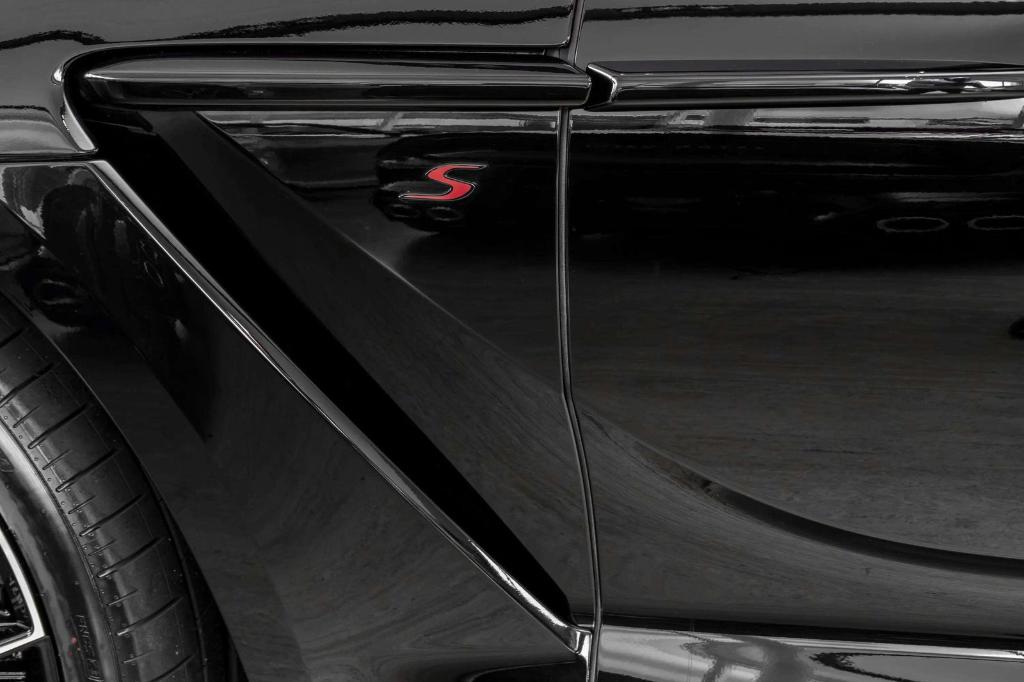 2026 Aston Martin DBX S 照片 9