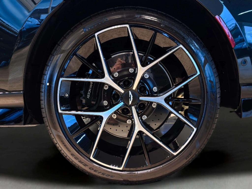 2026 Aston Martin DBX 707 照片 10