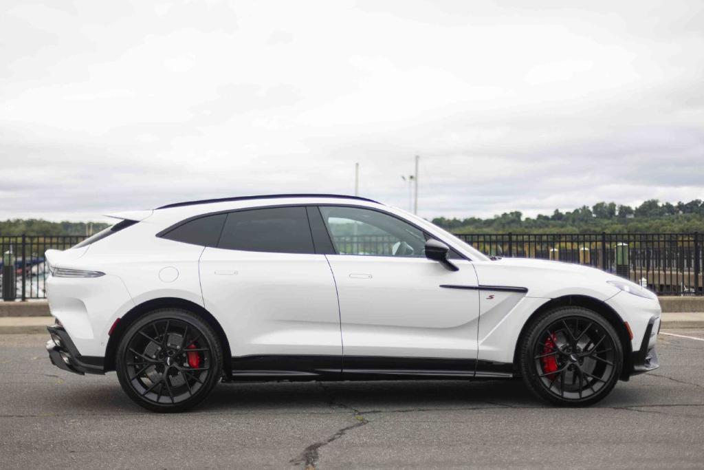 صورة مصغرة 11 لـ 2026 Aston Martin DBX S