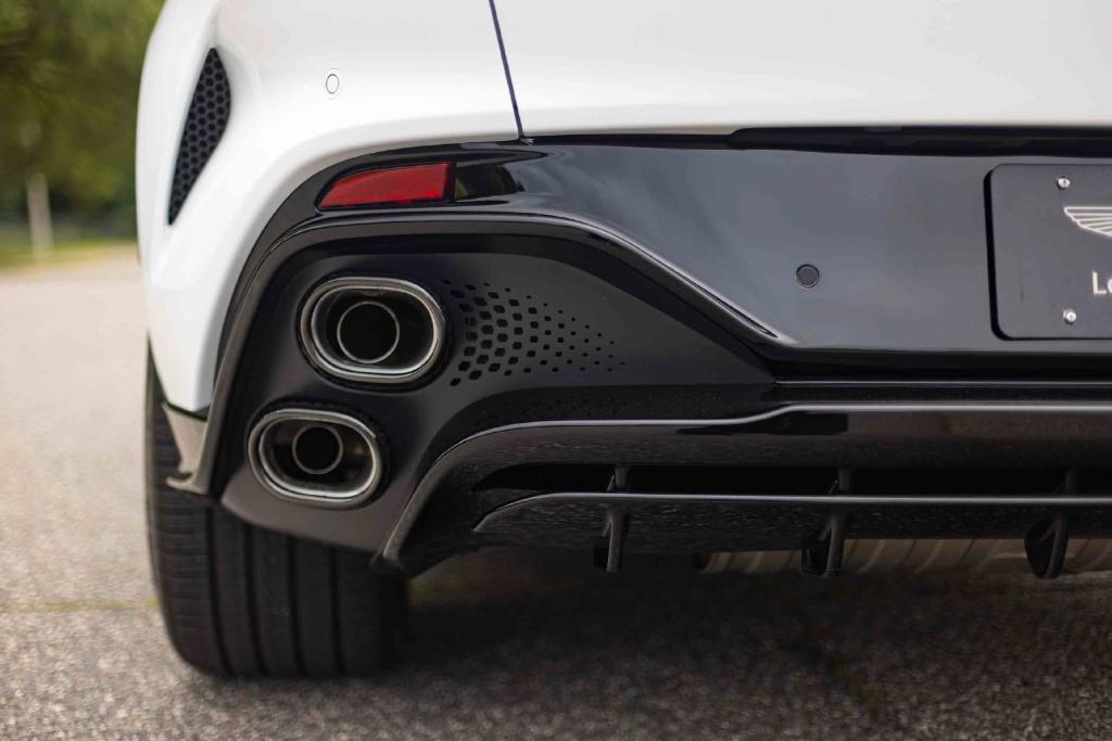 صورة مصغرة 7 لـ 2026 Aston Martin DBX S
