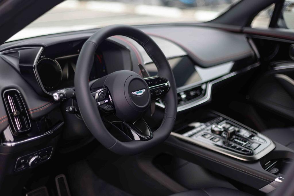 صورة مصغرة 25 لـ 2026 Aston Martin DBX S