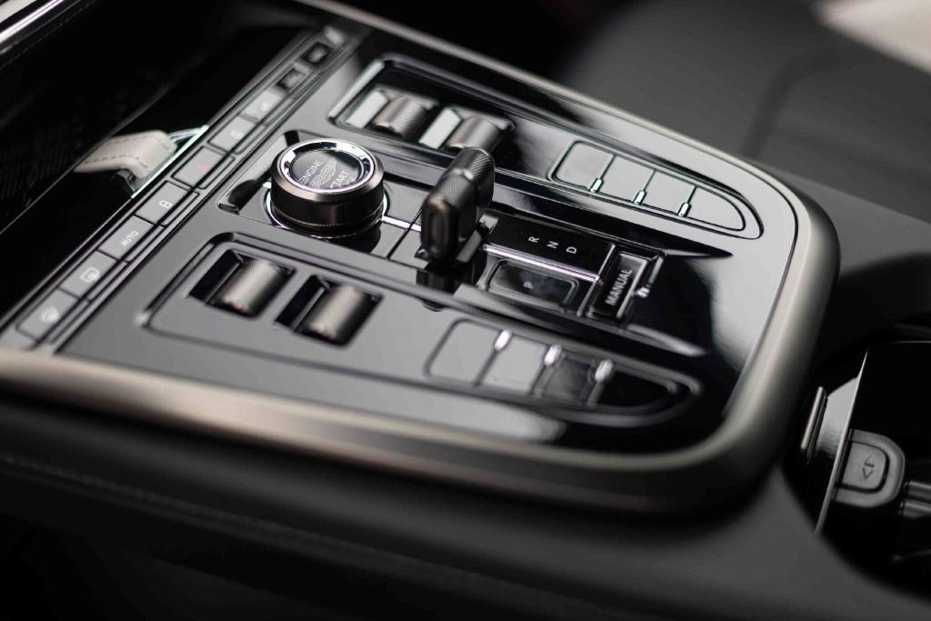 صورة مصغرة 28 لـ 2026 Aston Martin DBX S