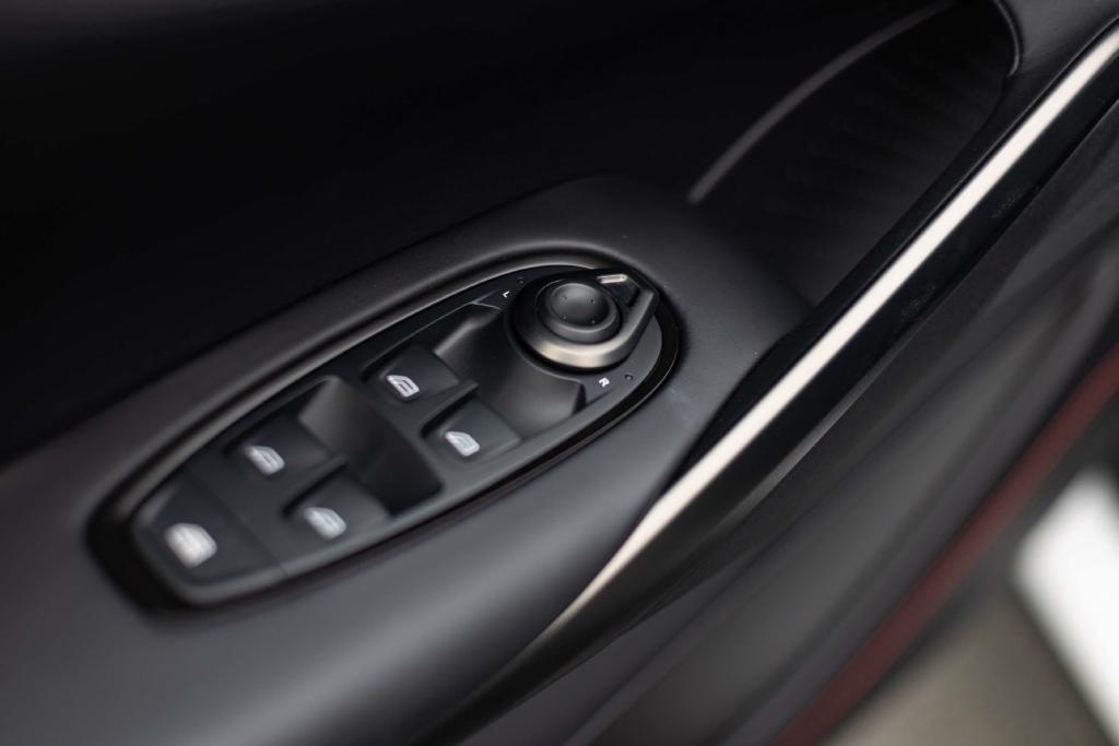 صورة مصغرة 27 لـ 2026 Aston Martin DBX S