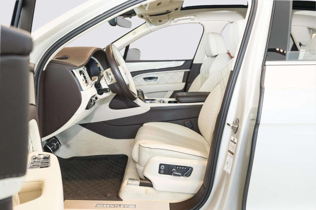 صورة مصغرة 13 لـ 2022 Bentley BENTAYGA