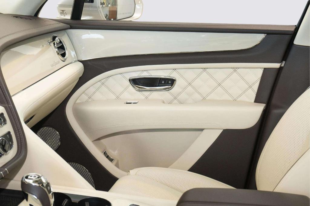 صورة مصغرة 15 لـ 2022 Bentley BENTAYGA