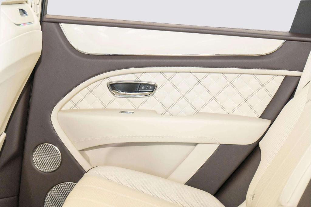صورة مصغرة 56 لـ 2022 Bentley BENTAYGA