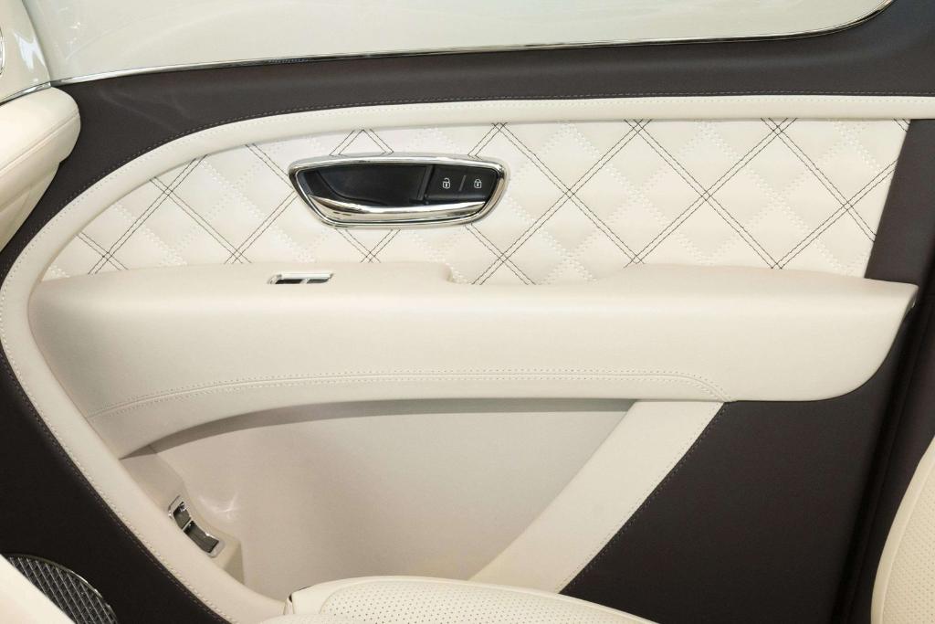 صورة مصغرة 16 لـ 2022 Bentley BENTAYGA