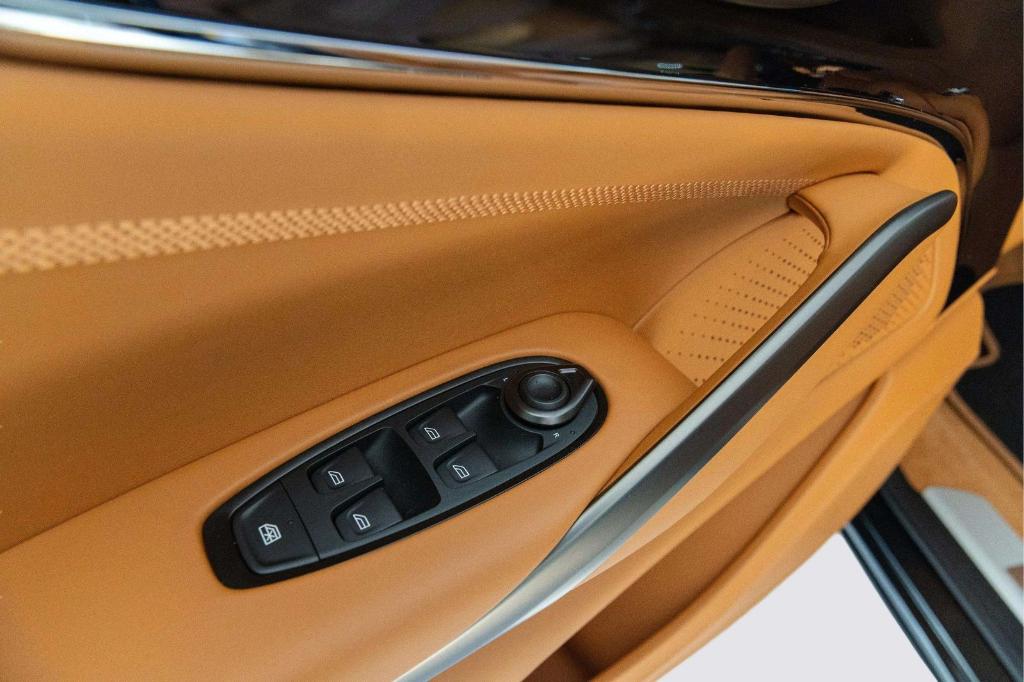 2026 Aston Martin DBX 707 thumbnail 18