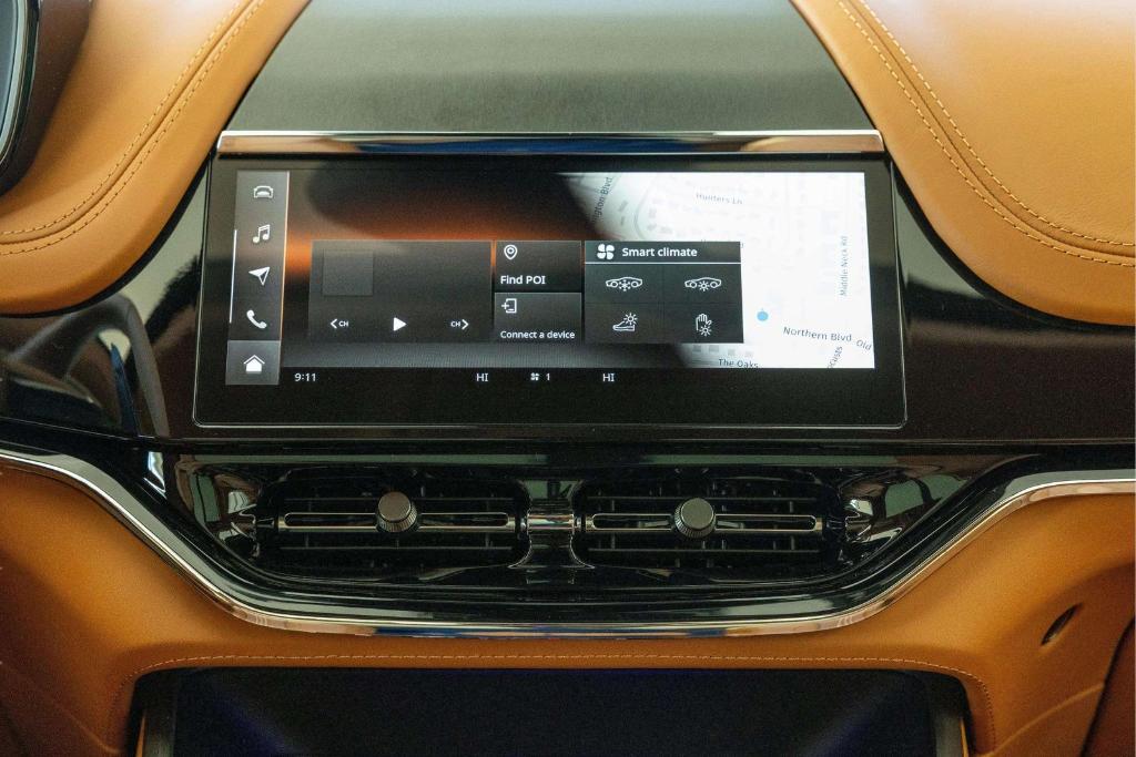 2026 Aston Martin DBX 707 thumbnail 25