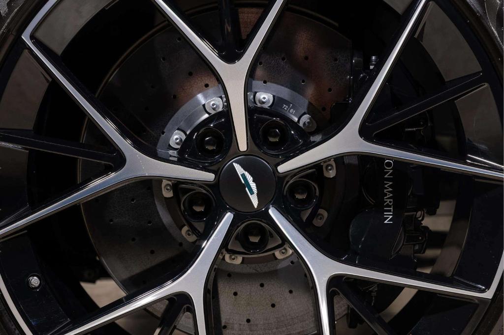 2026 Aston Martin DBX 707 照片 10