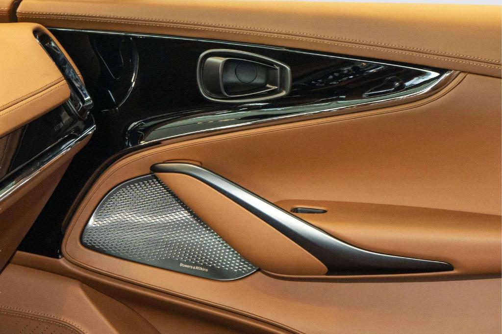 صورة مصغرة 16 لـ 2026 Aston Martin DBX S