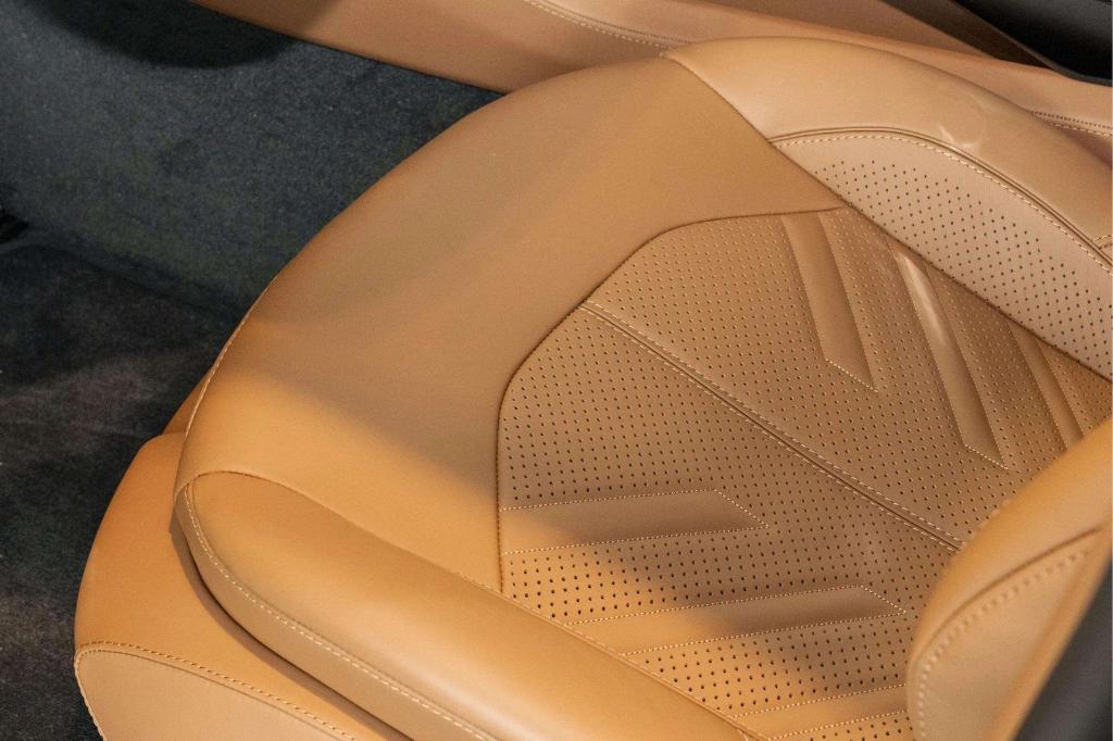 صورة مصغرة 21 لـ 2026 Aston Martin DBX S