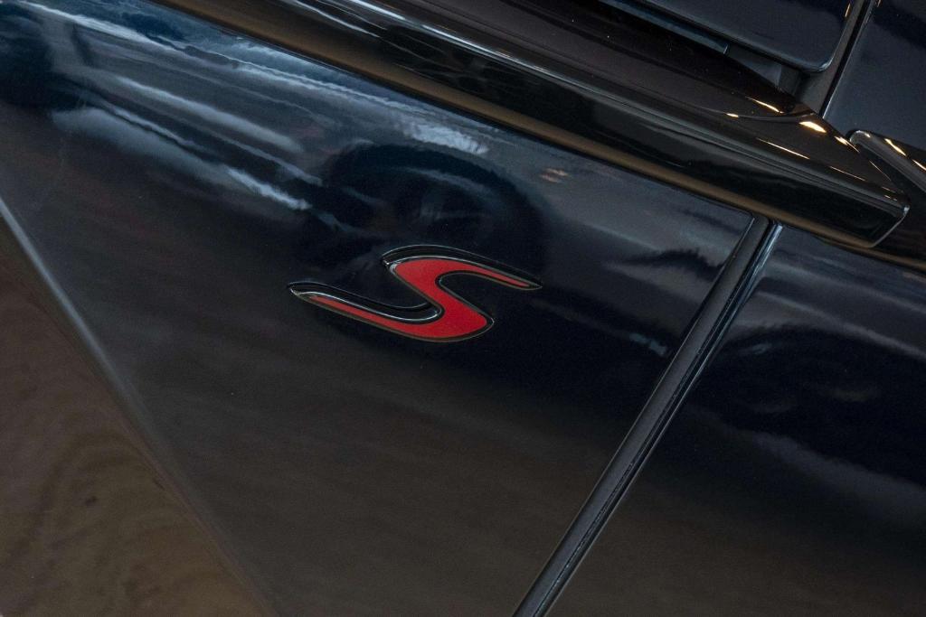 صورة مصغرة 11 لـ 2026 Aston Martin DBX S