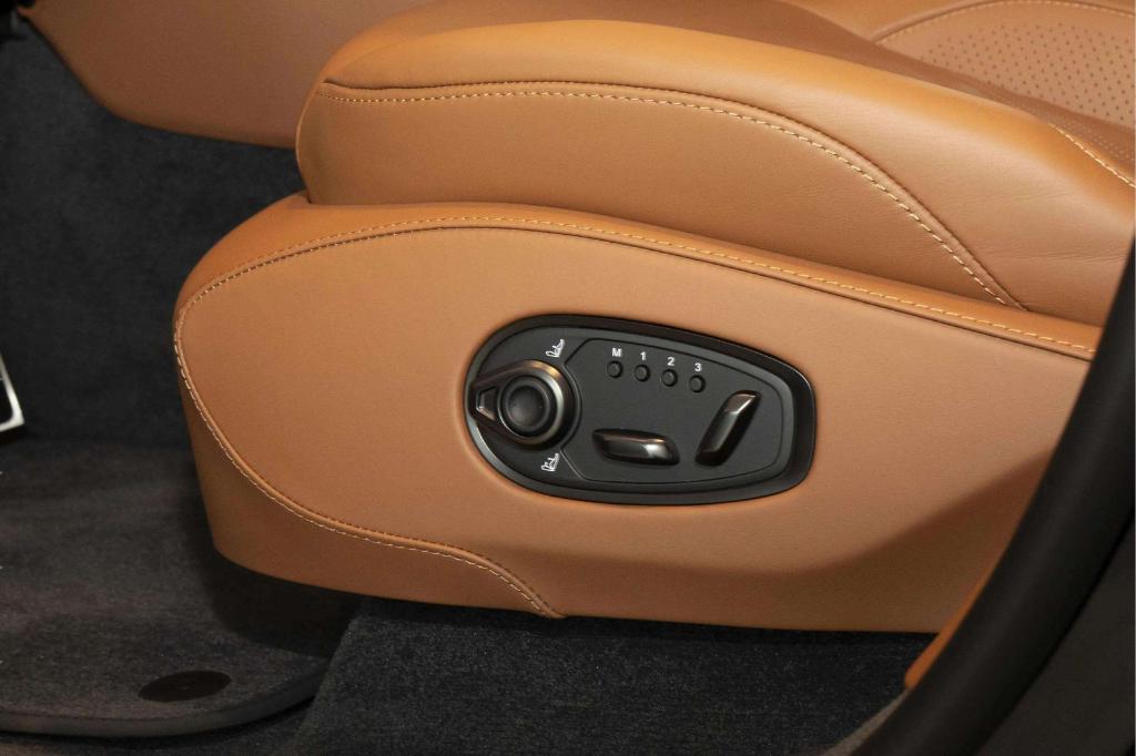 صورة مصغرة 22 لـ 2026 Aston Martin DBX S