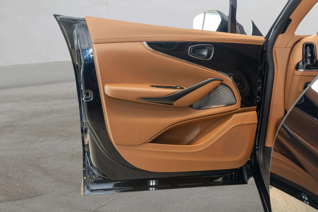 صورة مصغرة 24 لـ 2026 Aston Martin DBX S