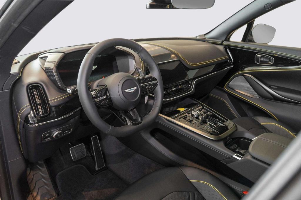 2026 Aston Martin DBX S 缩略图 29