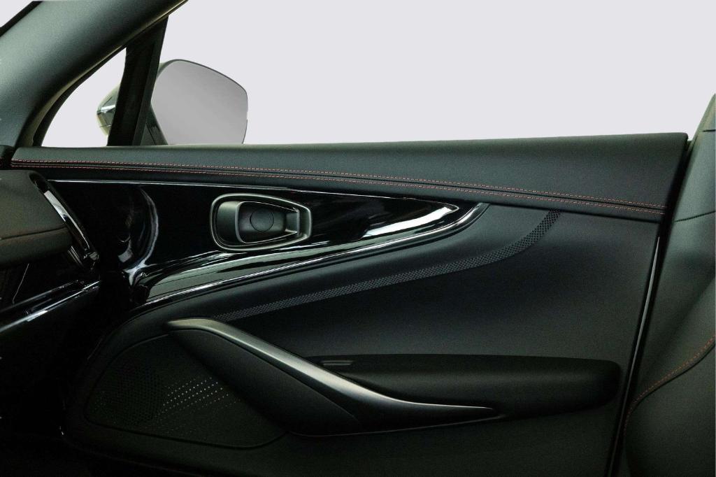 2026 Aston Martin DBX 707 — миниатюра 14