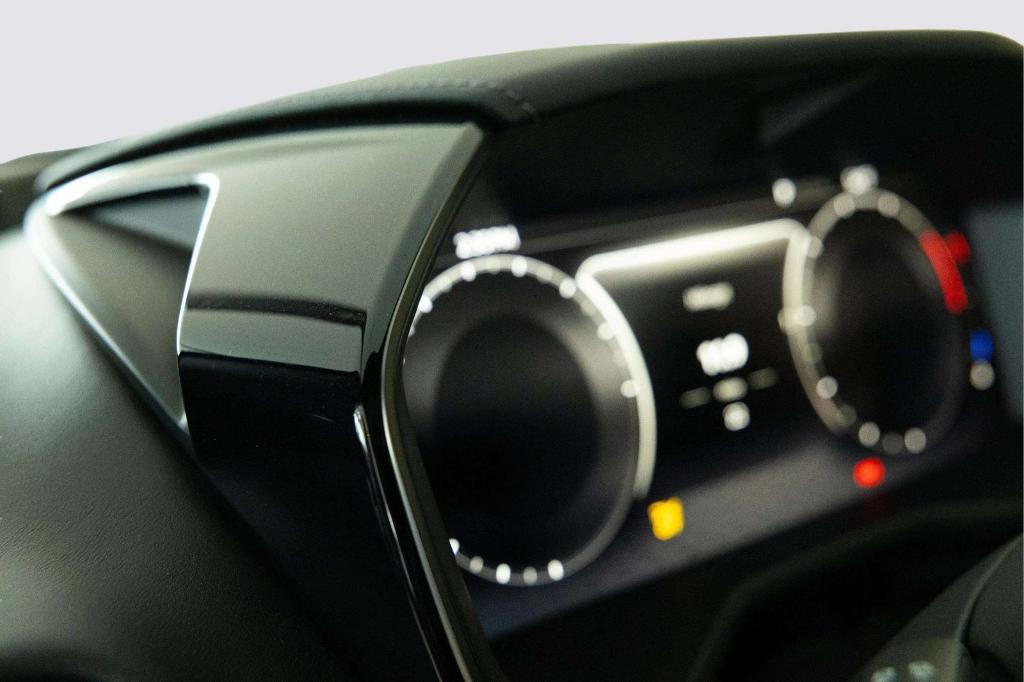 2026 Aston Martin DBX 707 — миниатюра 24
