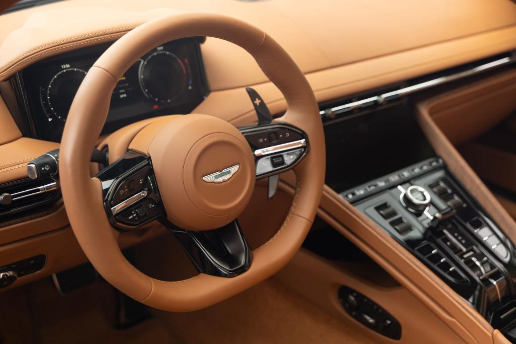 2024 Aston Martin DB12 VOLANTE — фото 11