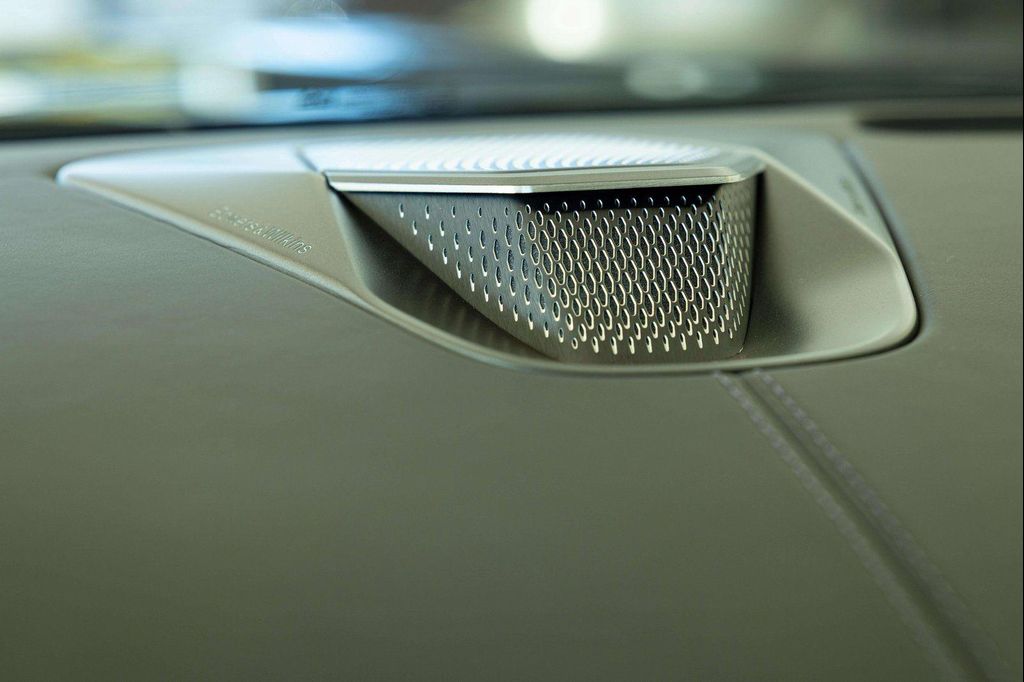 2026 Aston Martin DB12 — миниатюра 27
