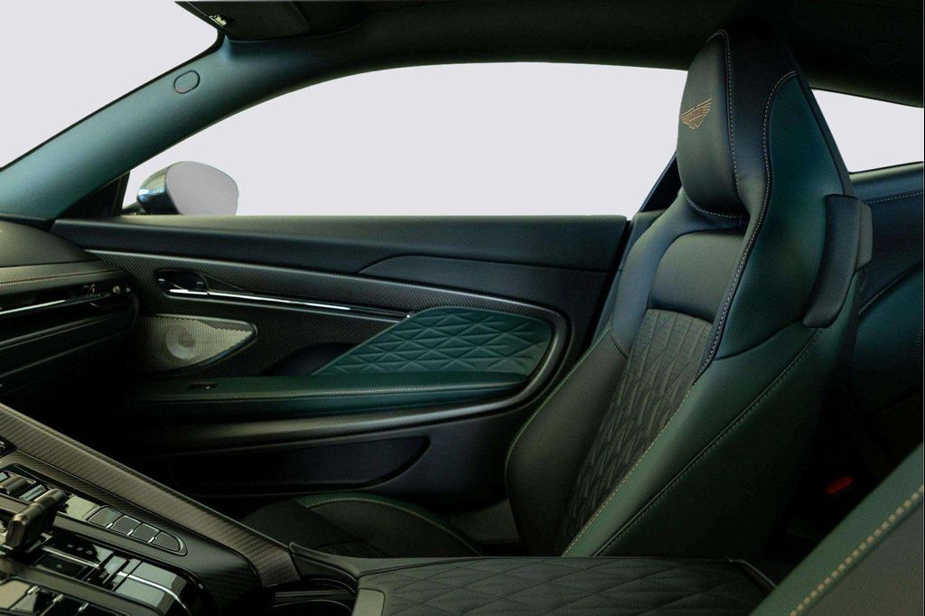 2026 Aston Martin DB12 — миниатюра 21