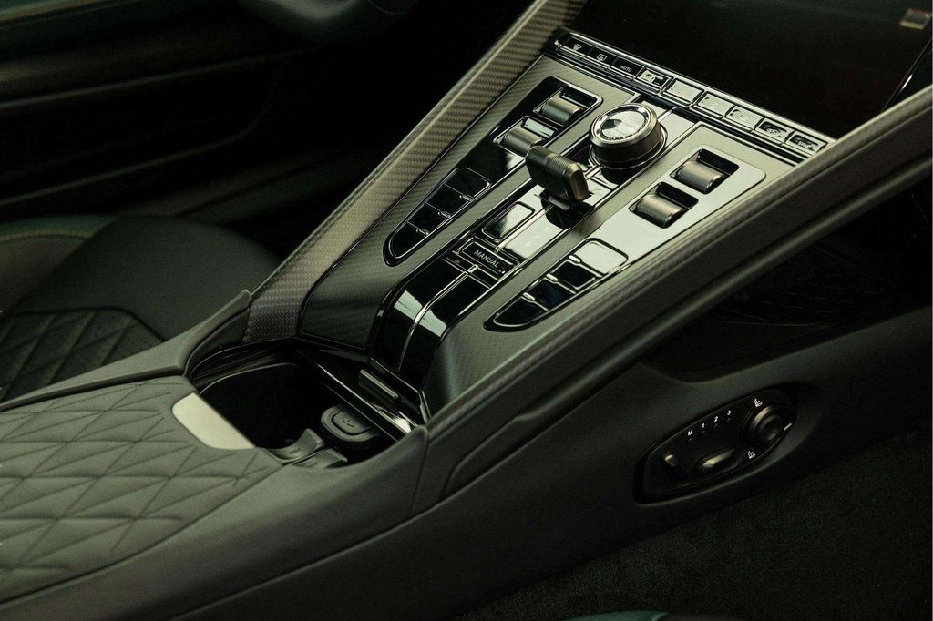 2026 Aston Martin DB12 — миниатюра 30