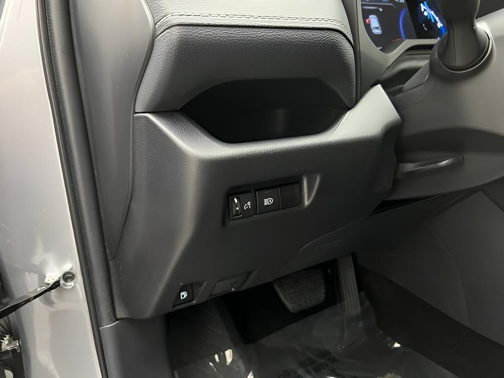 2025 Toyota RAV4 HYBRID XLE thumbnail 28