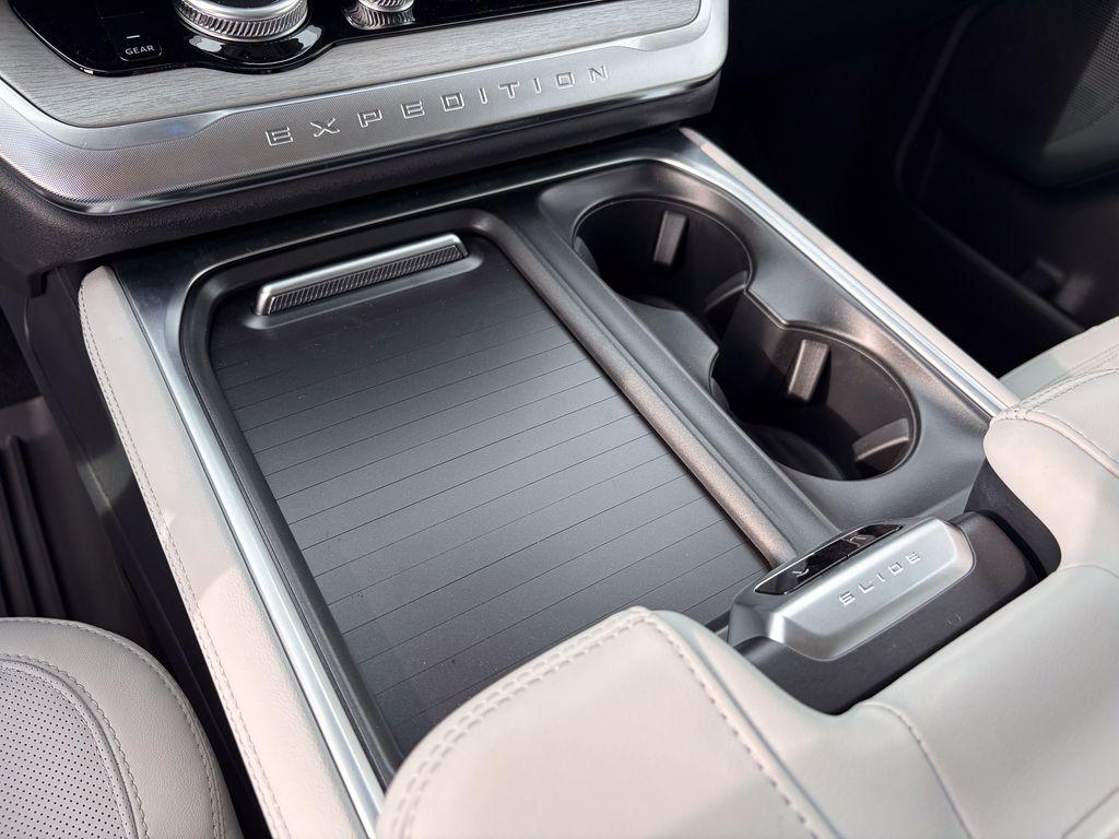 2027 FORD EXPEDITION PLATINUM — миниатюра 26