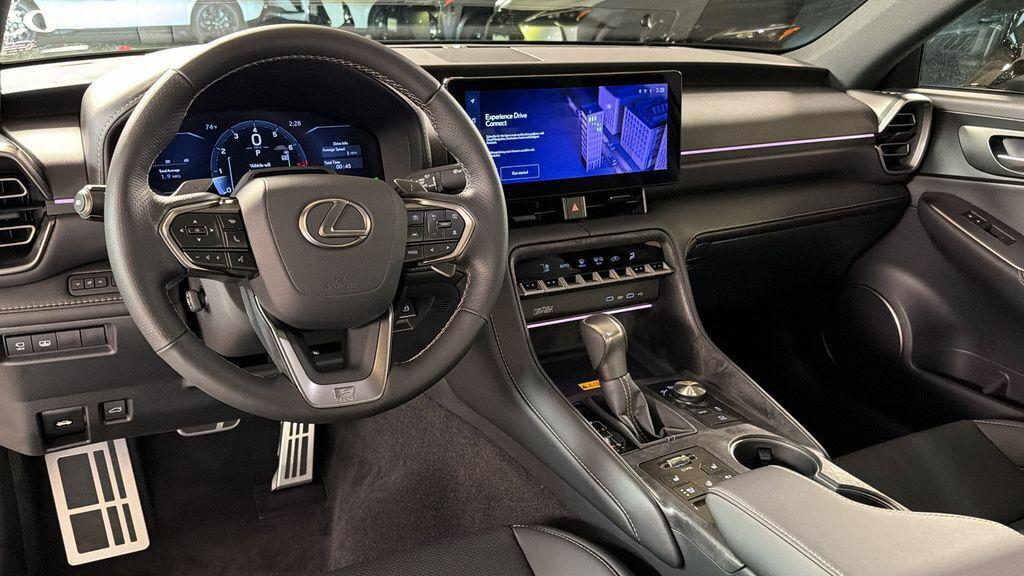 صورة 10 لـ 2026 Lexus IS 350 F SPORT