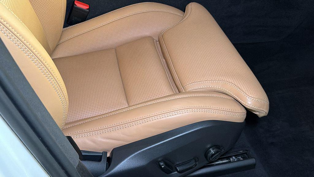 2022 Volvo XC60 B6 INSCRIPTION photo 10