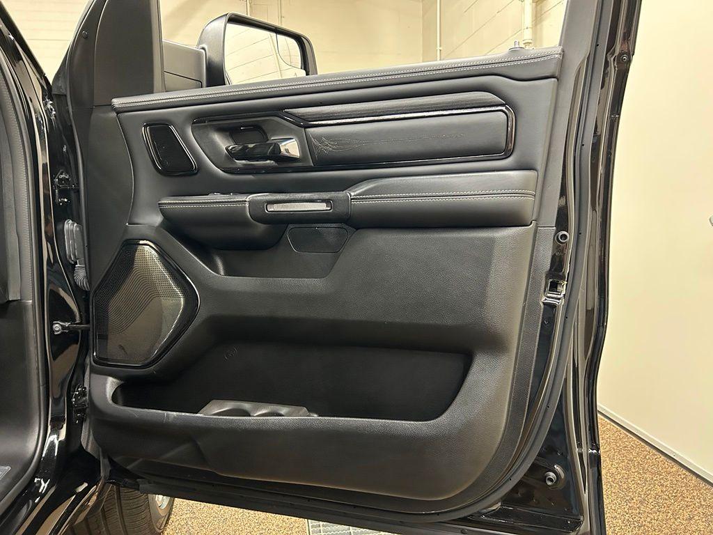 2023 RAM 1500 LIMITED — миниатюра 16