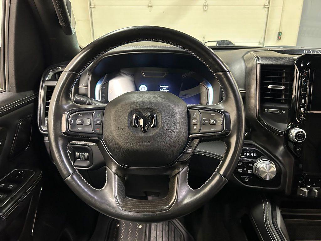 2023 RAM 1500 LIMITED — миниатюра 17