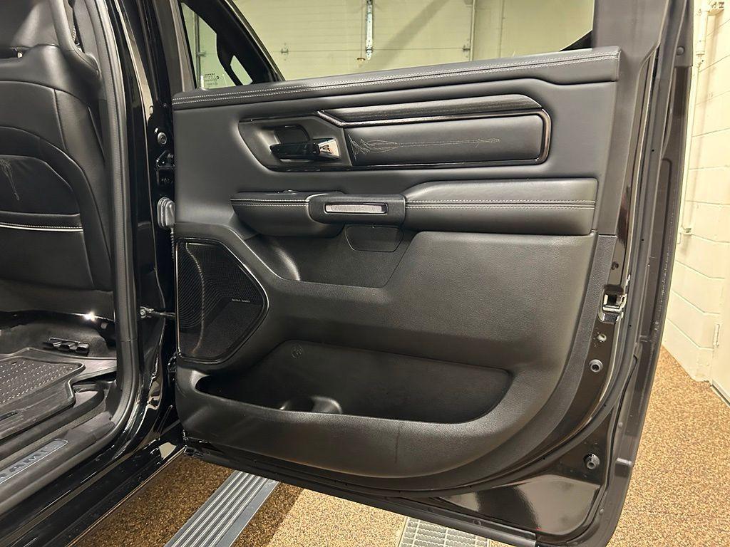 2023 RAM 1500 LIMITED — миниатюра 15
