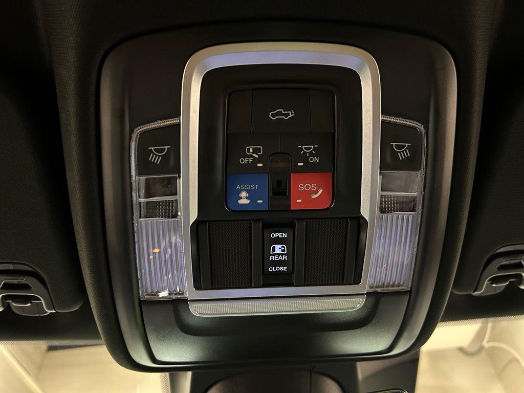 2023 RAM 1500 LIMITED — миниатюра 25