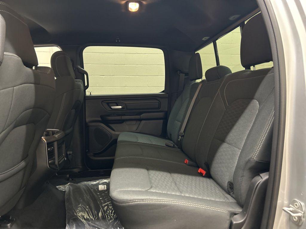 صورة مصغرة 23 لـ 2026 RAM 1500 EXPRESS