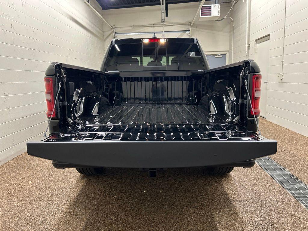 صورة مصغرة 11 لـ 2026 RAM 1500 EXPRESS