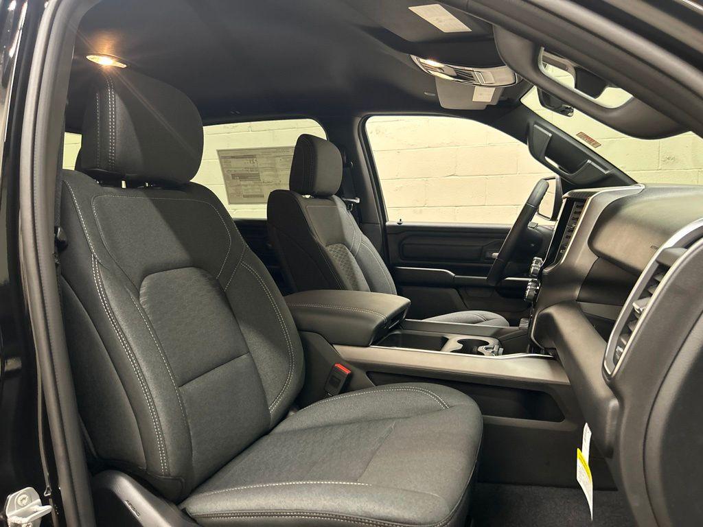 2026 RAM 1500 EXPRESS photo 10