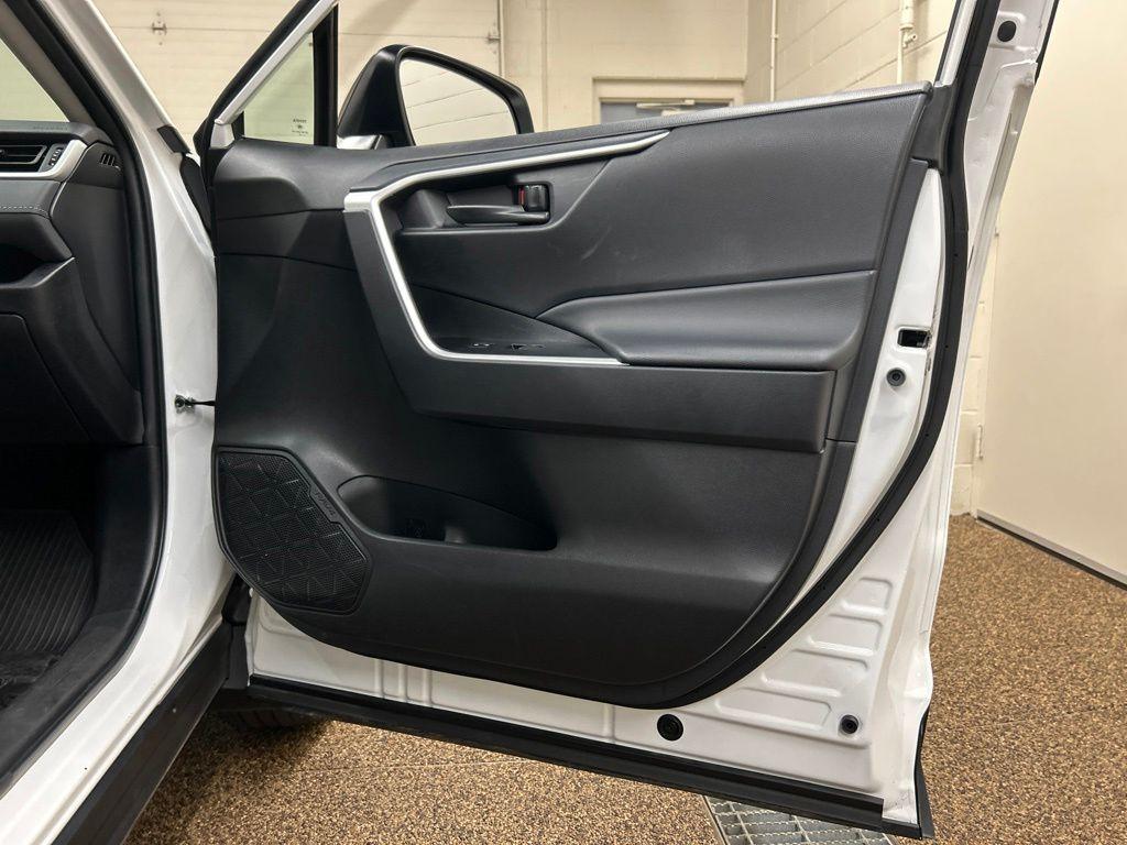 صورة مصغرة 16 لـ 2024 Toyota RAV4 HYBRID LE