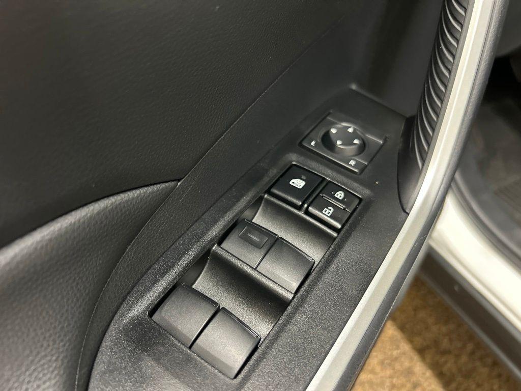 صورة مصغرة 26 لـ 2024 Toyota RAV4 HYBRID LE