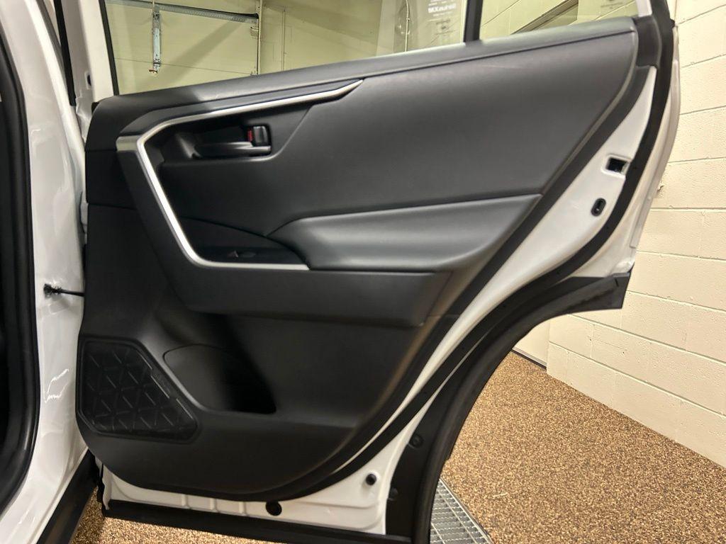 صورة مصغرة 15 لـ 2024 Toyota RAV4 HYBRID LE