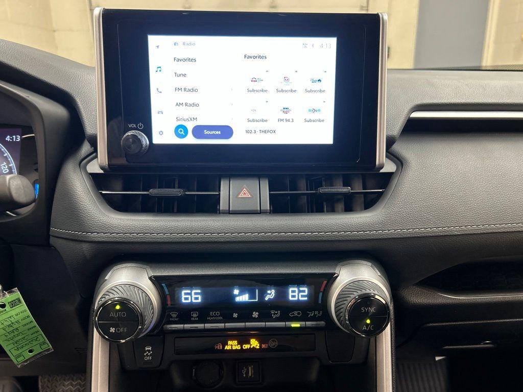 صورة مصغرة 24 لـ 2024 Toyota RAV4 HYBRID LE