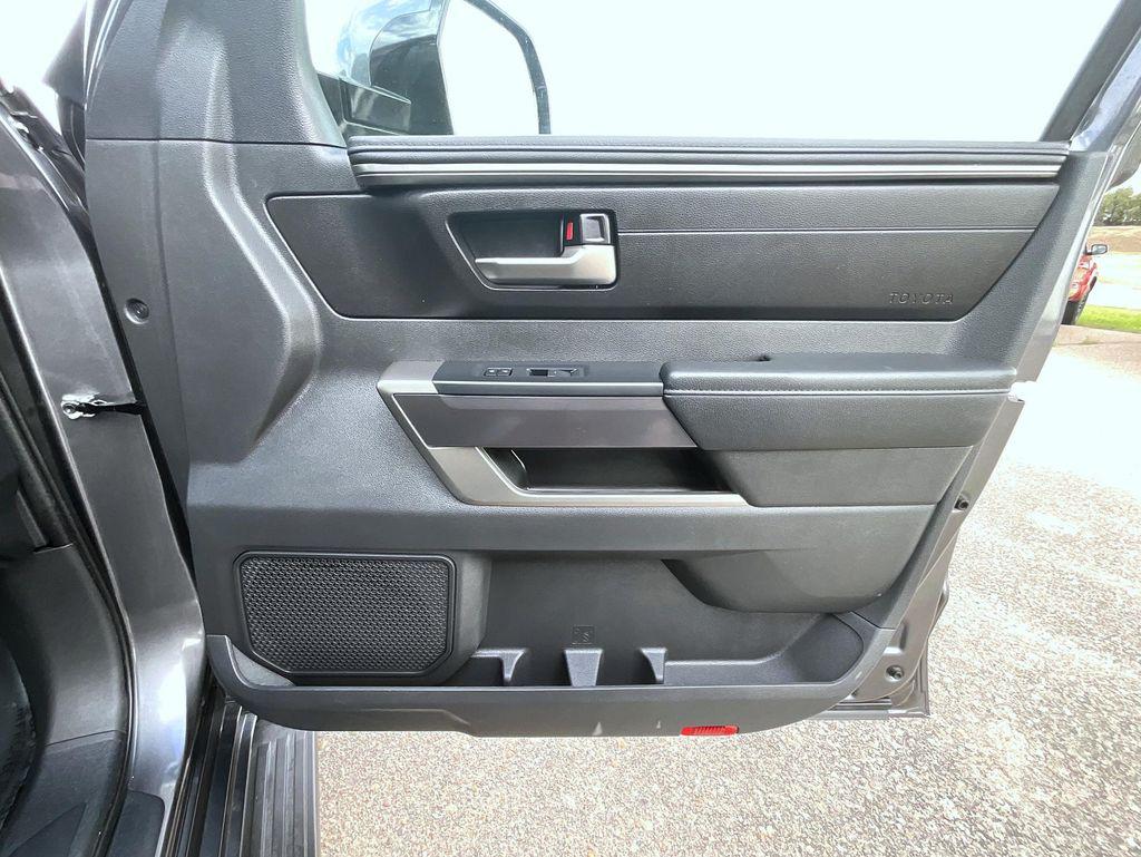 2025 Toyota SEQUOIA SR5 — миниатюра 16
