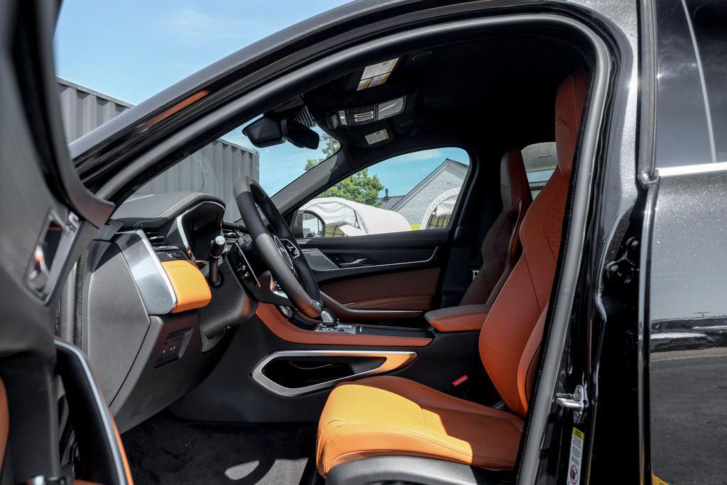 صورة 10 لـ 2026 Jaguar F-PACE R-DYNAMIC S P250 AWD AUTOMATIC