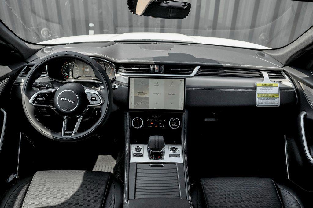 صورة مصغرة 19 لـ 2026 Jaguar F-PACE R-DYNAMIC S P250 AWD AUTOMATIC