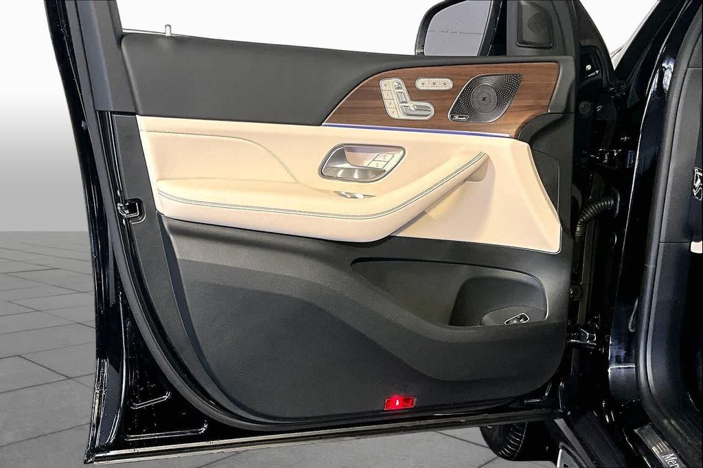 2026 Mercedes-BENZ GLE — миниатюра 11