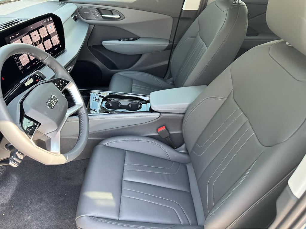 صورة مصغرة 8 لـ 2026 AUDI Q3 TFSI QUATTRO S TRONIC