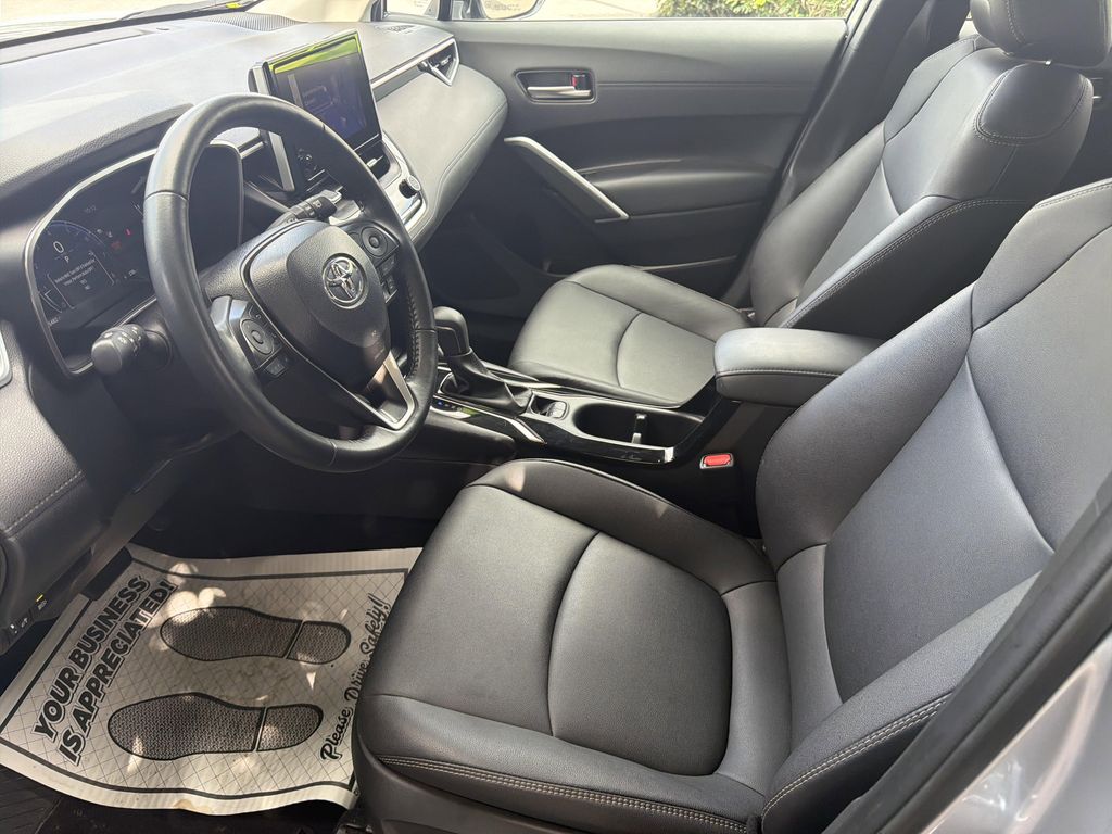 2025 Toyota COROLLA CROSS XLE — миниатюра 12